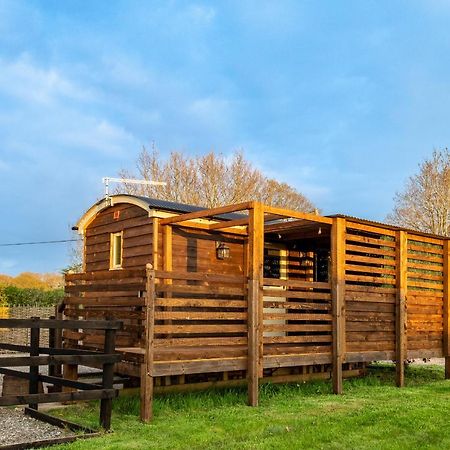 Hillside View Shepherds Hut - Ockeridge Rural Retreats Little Witley Exteriér fotografie