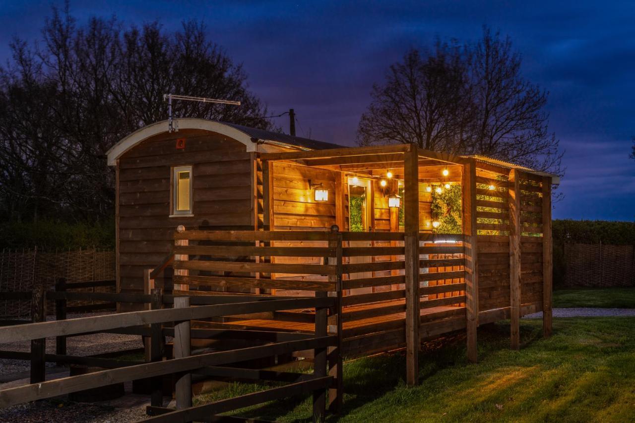 Hillside View Shepherds Hut - Ockeridge Rural Retreats Little Witley Exteriér fotografie